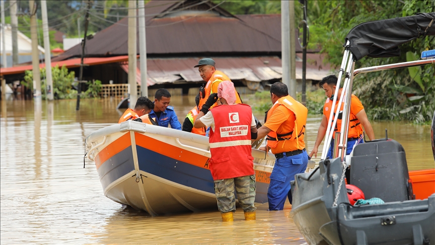 Floods trigger fresh evacuations of thousands in Malaysia