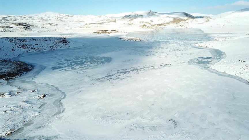 Ağrı\'daki Derecek Barajı buzla kaplandı