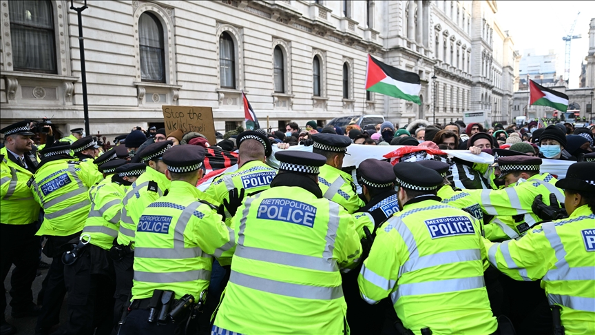 İngiltere'de Filistin destekçilerine yönelik gözaltılar arttı