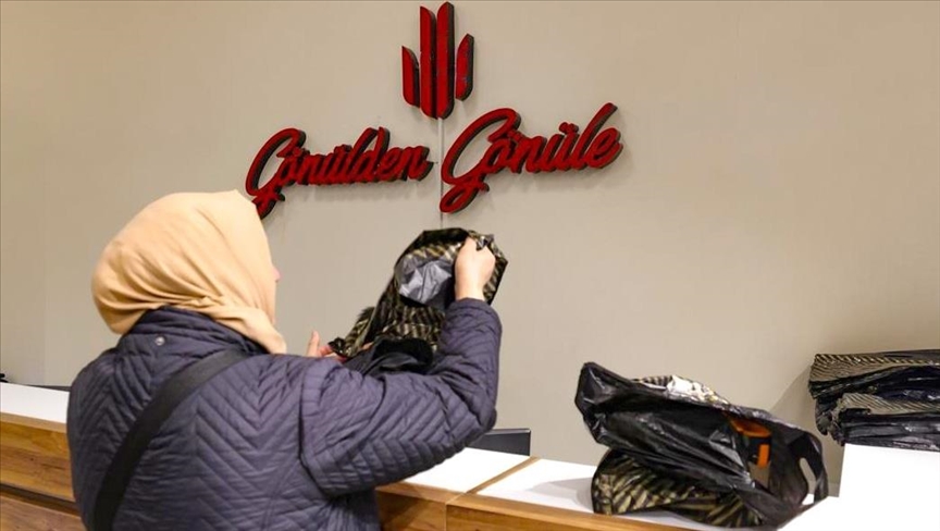 Ümraniye'de "Gönülden Gönüle Giyim Mağazası" sosyal dayanışmayı güçlendiriyor