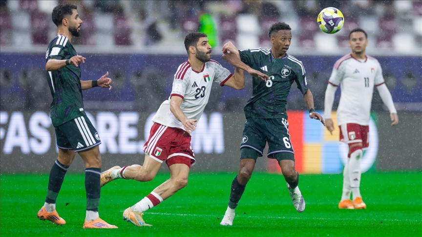 قدم.. أمطار غزيرة توقف مباراة السعودية والإمارات في قطر