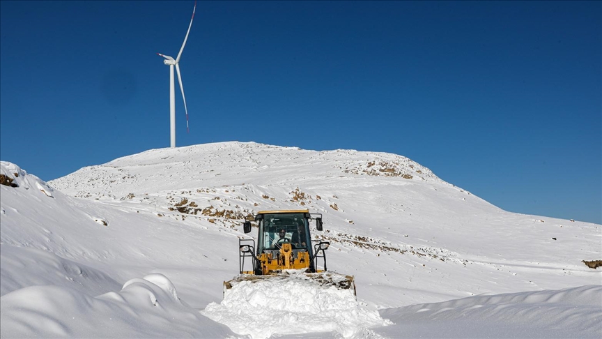 Li Wanê xebatên paqijkirina berfê dewam dikin