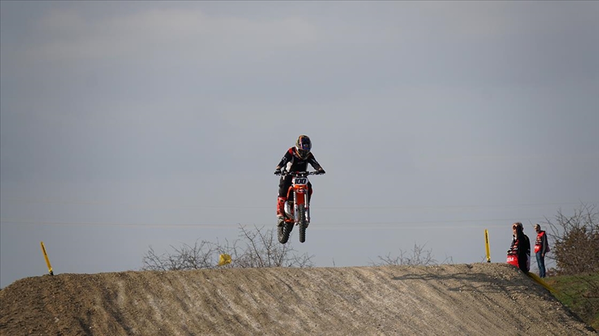 Şampiyon motosikletçi Berat Şenkalaycı babasının izinden gidiyor