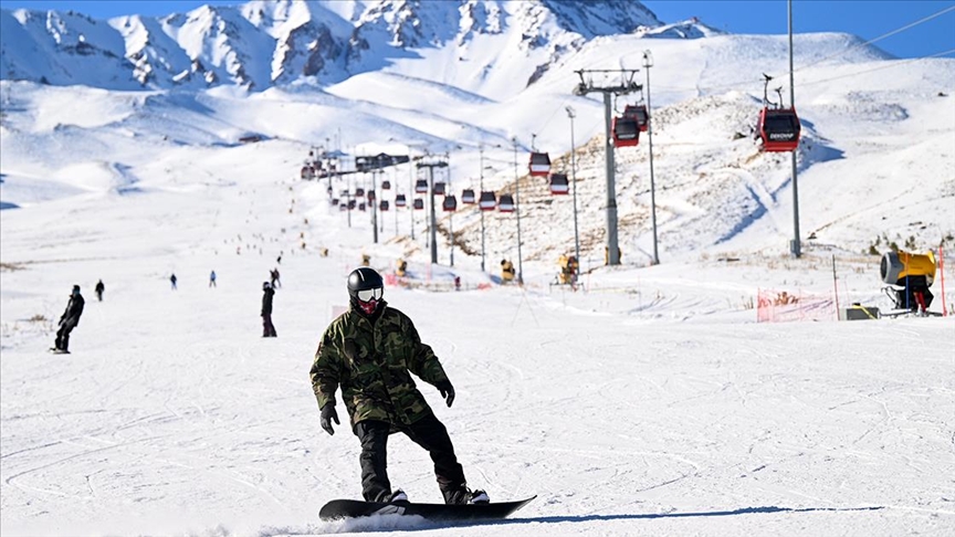 Erciyes Kayak Merkezi'nde sezon açıldı