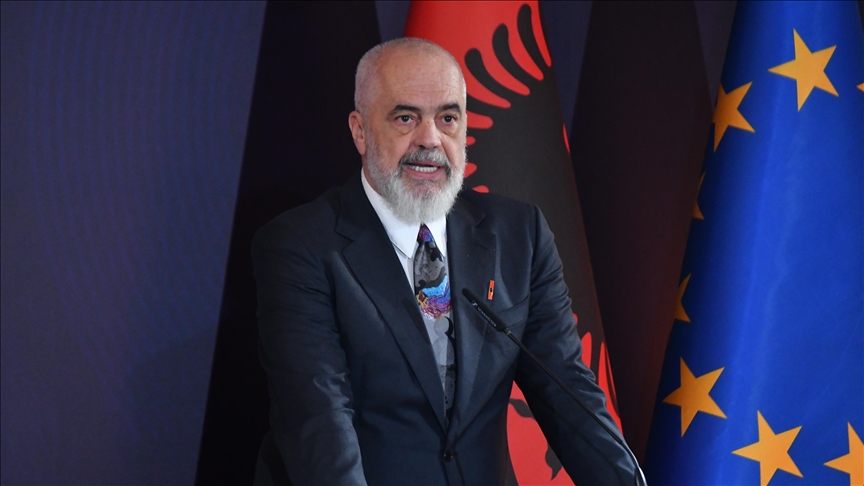 Kryeministri Rama takon ish presidentin e Kosovës Thaçi në paraburgim në Hagë