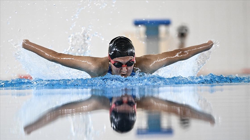 Sudan korkan engelli genç kız, yüzmede 48 madalya kazandı