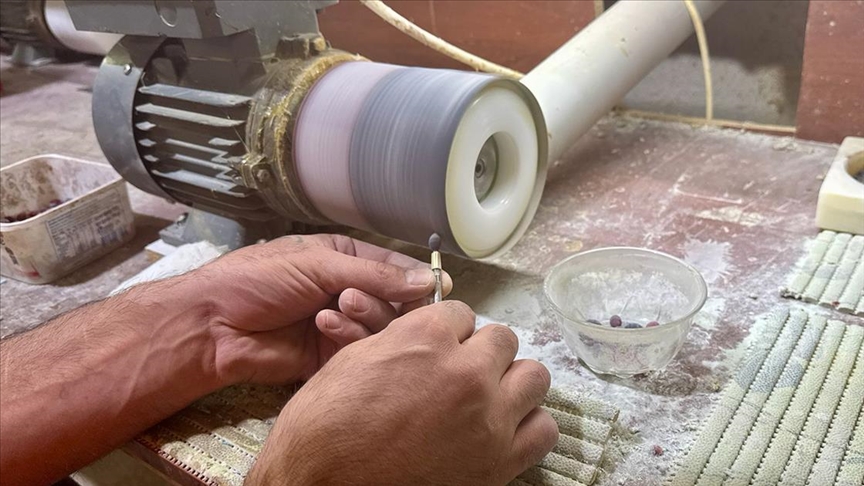 Mermer ve oniks taşı hükümlülerin elinde takı ve hediyelik eşyaya dönüşüyor