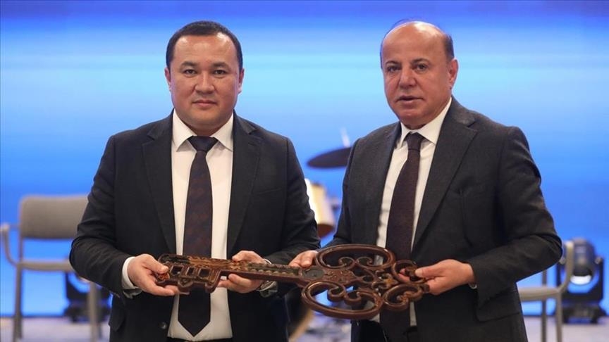 أنقرة تستلم المفتاح الرمزي للقب "العاصمة السياحية للعالم التركي"