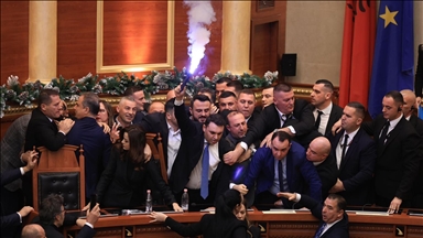 Тензии за време на пленарната седница на албанскиот Парламент
