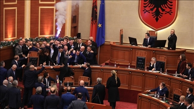 Tensione gjatë seancës plenare të Kuvendit të Shqipërisë 