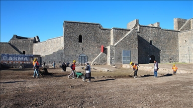 Diyarbakır'da tarihi surun bir bölümü gün yüzüne çıkarıldı