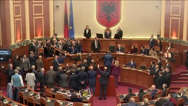 Dimne bombe i sukobi u albanskom parlamentu, opozicija blokirala sjednicu
