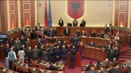 Dimne bombe i sukobi u albanskom parlamentu, opozicija blokirala sjednicu