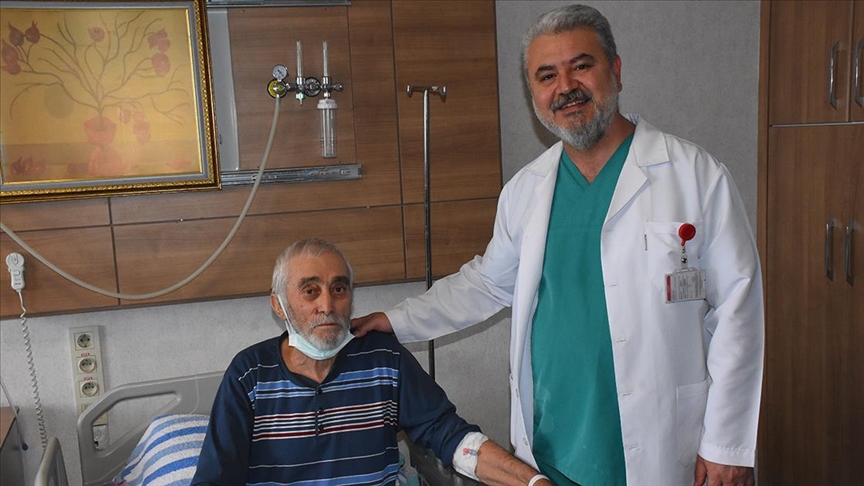 Afyonkarahisar Devlet Hastanesinde uygulanan tedaviyle şeker hastasının ayağı kesilmekten kurtarıldı