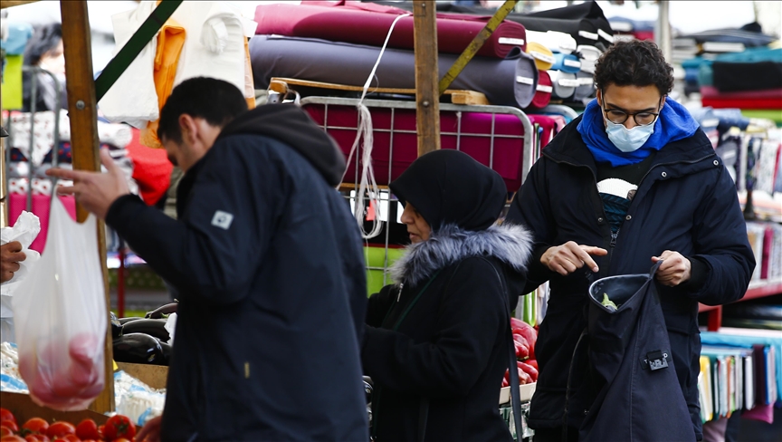 German consumer confidence falls while savings increase for January 2026