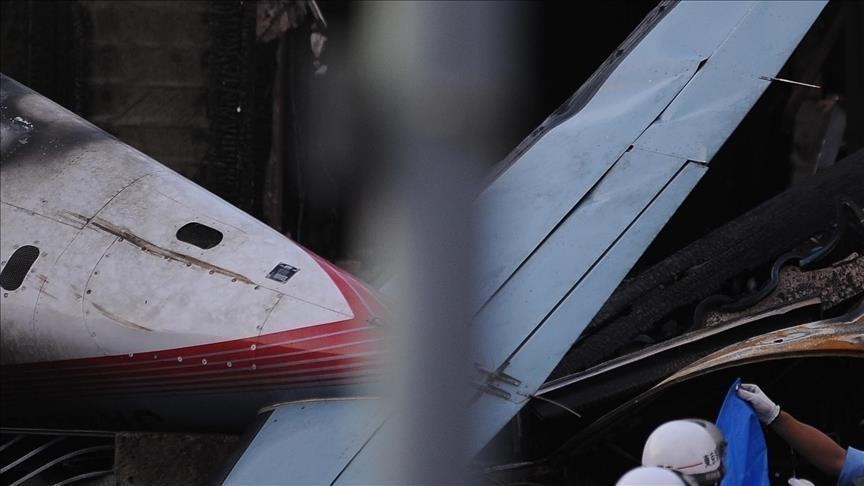 Stolen plane crashes at Los Angeles airport