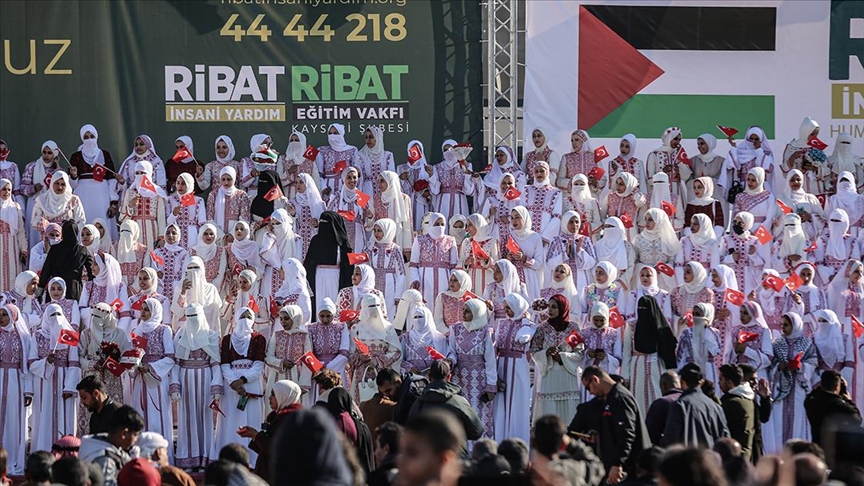 Над 200 палестински парови се венчаа на заедничка церемонија во Газа