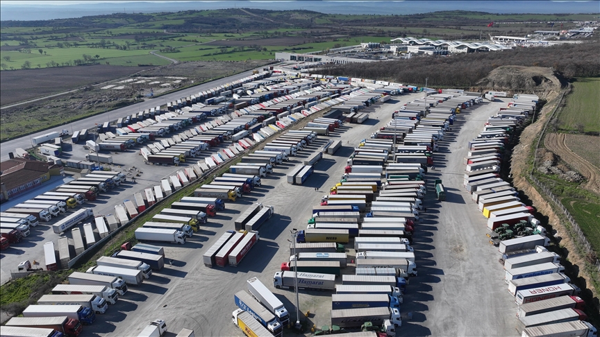 Protestat e fermerëve grekë ndërpresin trafikun e kamionëve në kufirin Turqi Greqi