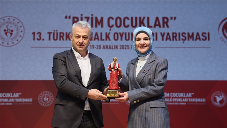 Bakan Göktaş, "Bizim Çocuklar 13. Türkiye Halk Oyunları Yarışması"nın açılış törenine katıldı