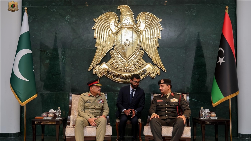 نائب قائد قوات شرق ليبيا يلتقي قائد الجيش الباكستاني في بنغازي