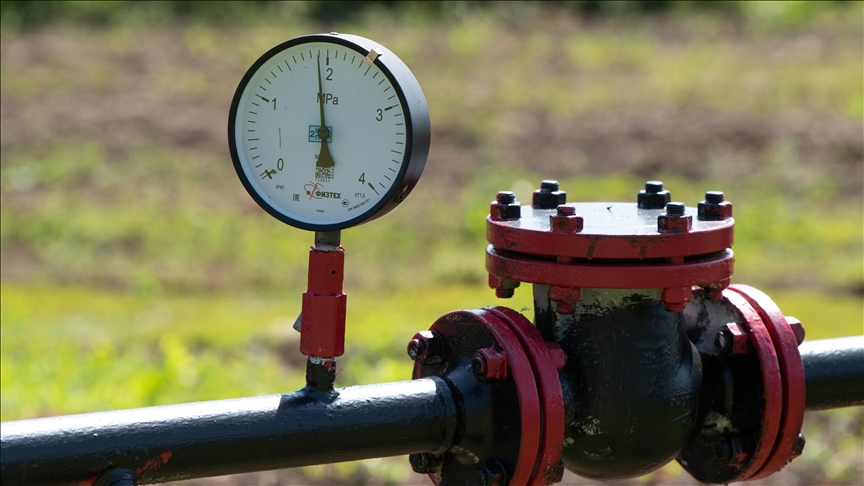 Azerbaijan transports 1st fuel shipment to Armenia after decades