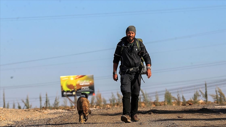 Yürüyerek yola çıkan "Seyyah Ömer" 81 ilde fidan dikti