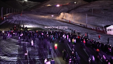 تركيا.. انطلاق موسم التزلج في "بالاندوكان" بأجواء احتفالية