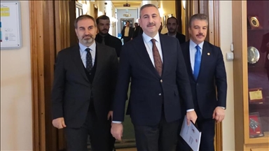 ئاک پارتی ڕاپۆرتی كۆميسیۆنی هاده‌نگیی نه‌ته‌وه‌یی و برایەتیی و دیموکراسیی پێشکەشی سەرۆکایەتیی پەرلەمانی تورکیا کرد