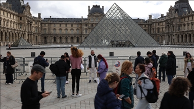 Stafi i Muzeut të Luvrit i jep fund grevës 3-ditore pas bisedimeve me Ministrinë franceze të Kulturës