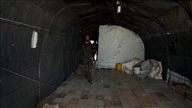 Gazzeli iki kardeş, yağmurdan korumayan çadırlara alternatif olarak demir iskeletten çadır yaptı