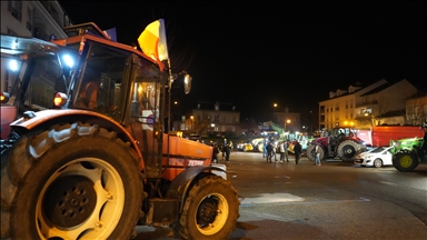 France / Colère des agriculteurs : les blocages perturbent plusieurs routes, provoquant de vives réactions