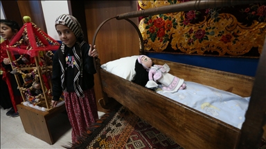 Kars'ta ilkokulda asırlık eşyalarla geçmişten geleceğe köprü kuruldu