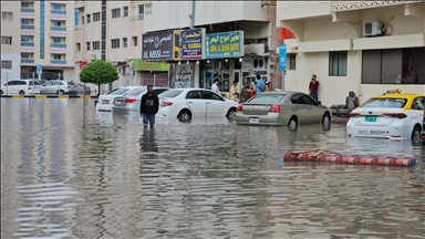  Обилни дождови ги поплавија патиштата и го отежнаа секојдневието во ОАЕ