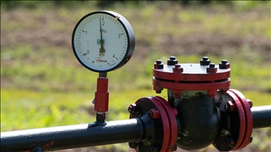 Azerbaijan transports 1st fuel shipment to Armenia after decades