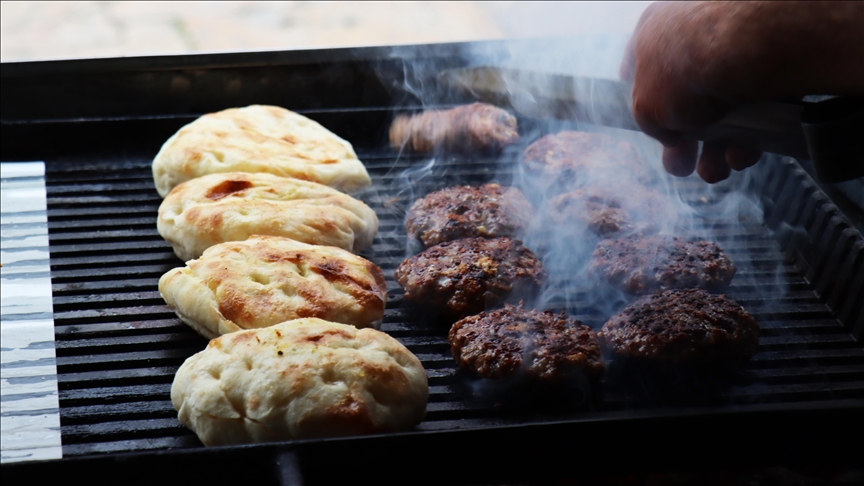Balkanların kaşarlı köftesi Şarska, Kuzey Makedonya'nın vazgeçilmez lezzetleri arasında yer alıyor