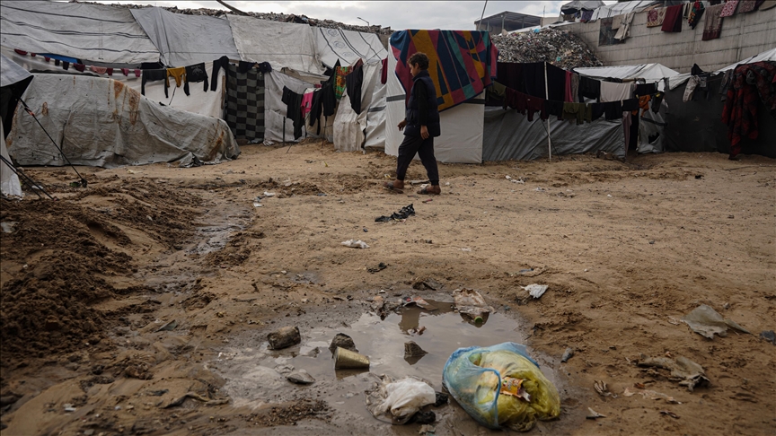 Gazze'de çöplükte yaşamak zorunda kalan Filistinliler, savaşın hâlâ sürdüğünü söyledi