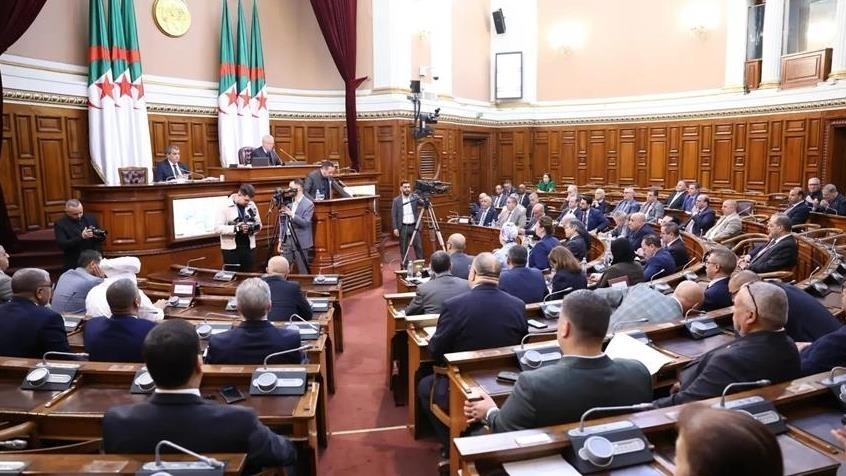 البرلمان الجزائري يبدأ مناقشة مشروع قانون لتجريم الاستعمار الفرنسي
