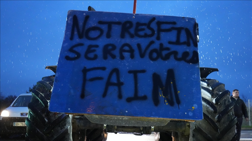 France : les agriculteurs maintiennent la pression et poursuivent les blocages malgré les appels à une « trêve de Noël »