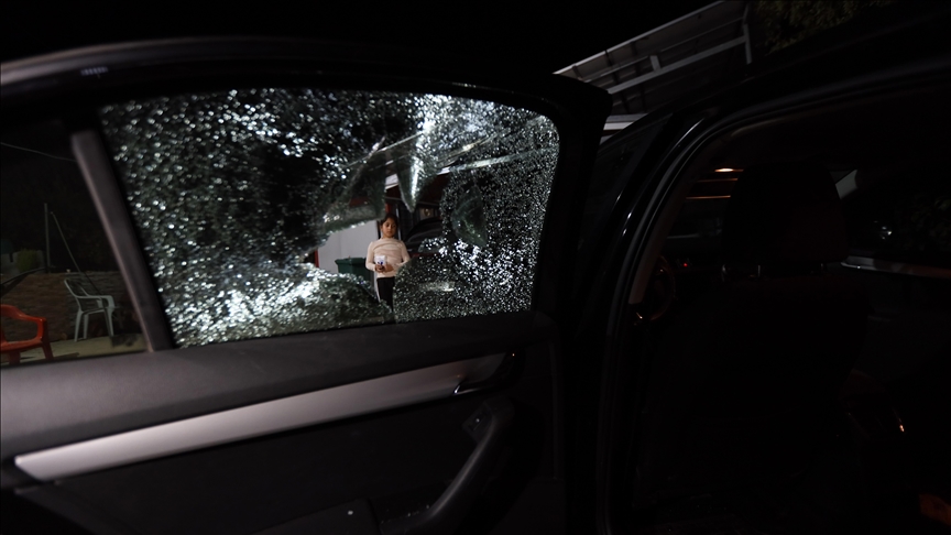 Illegal Israeli settlers attack Palestinian vehicles in central West Bank