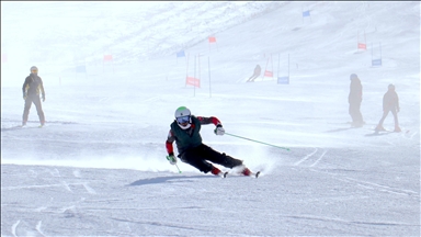 Milli kayakçı Bünyamin Çelik olimpiyat hayaliyle yoğun çalışıyor
