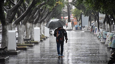 Meteorolojiden Türkiye'nin bazı bölgeleri için kuvvetli yağış ile fırtına uyarısı