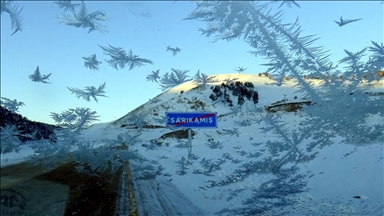 Erzurum, Kars ve Ardahan'da soğuk hava dondurdu