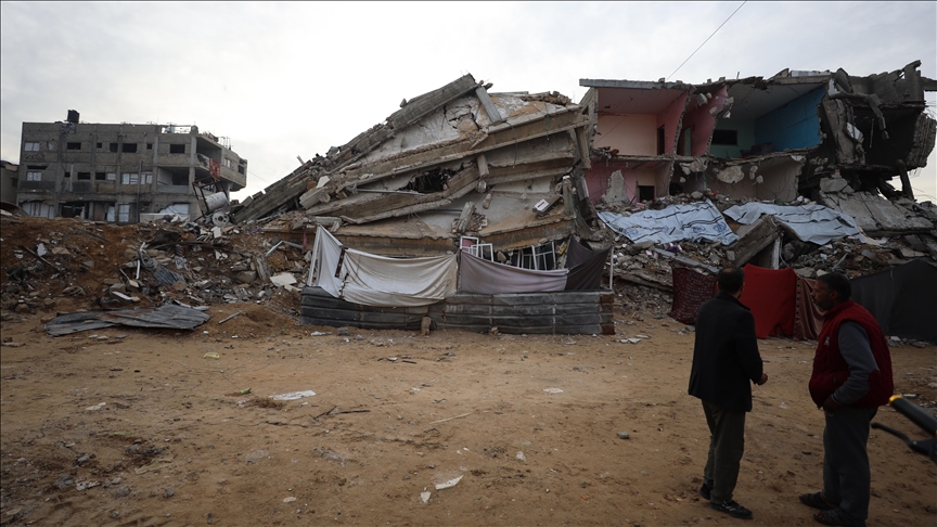 5 Palestinians rescued after roof collapses on civilians in northern Gaza