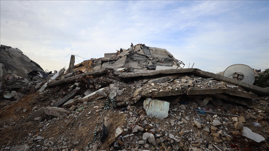 غزة.. فقدان 3 فلسطينيين إثر انهيار جزئي لمبنى تضرر بالحرب الإسرائيلية