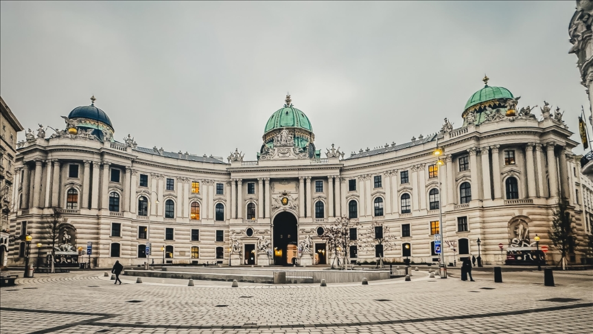 vjena-me-arkitekturen-dhe-atmosferen-e-saj-u-ofron-vizitoreve-udhetim-ne-kohe
