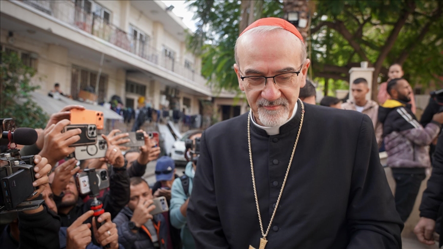 بطريرك اللاتين في القدس يترأس قداس عيد الميلاد في كنيسة بغزة