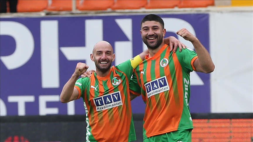 Alanyaspor, Fatih Karagümrük'ü sahasında 2-0 mağlup etti
