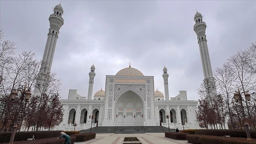 Rusya’da mimarisiyle öne çıkan "Müslümanların Gururu" Camisi ziyaretçilerin ilgi odağı