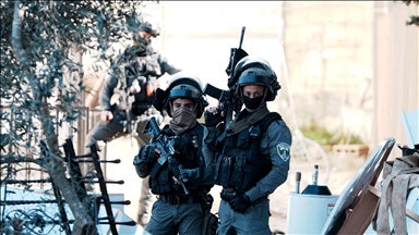 Cisjordanie: deux jeunes Palestiniens agressés par les forces israéliennes, huit autres arrêtés lors de raids