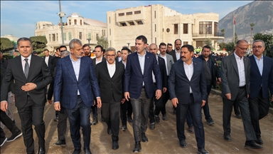 Bakan Kurum, Hatay'da, 455 bininci afet konutu teslimi öncesi incelemelerde bulundu